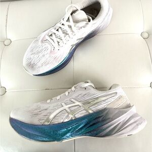 ASICS Novablast 3 running shoes
